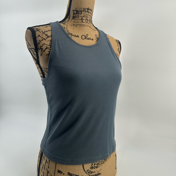 Vuori Plyo ribbed blue / green  tank in size large - Picture 7 of 8